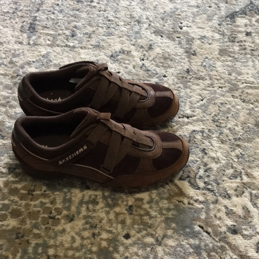 New Skechers  leather shoes size 6